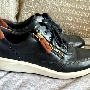 Clark’s Black Leather Women’s Shoes with Brown Accents